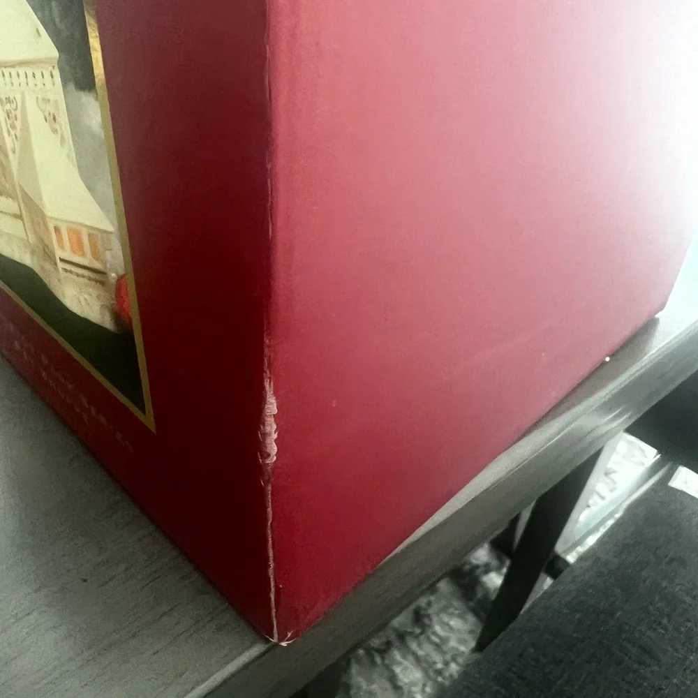 Lenox Mistletoe Park Pet shoppe Village - Picture 7 of 8